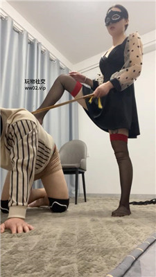 【姗姗】黑丝美腿踩虐/戒尺虐打 JS241106-15