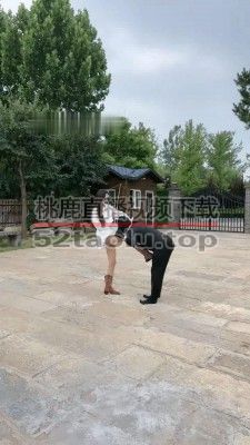 【沅芷大人】户外虐枷锁狗-踢裆/靴碾/踩头 bf30888