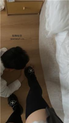 【酱葱】过膝黑袜玉足恋足舔 JS240828-2