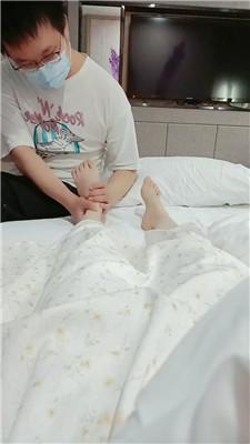 【三寸金脚】裸足蹂躏下贱奴才 JS240925-4