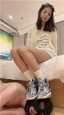 【诗酒】运动鞋白袜气味辱踩虐狗 bf48920