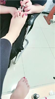 【璃莉】闺蜜犬伺候沐足 JS250204-1