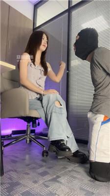 【思米】皮鞋白棉袜气味辱-踢裆 bf54652