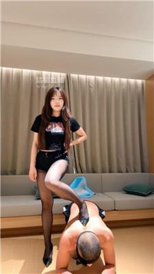 【悠悠】黑丝高跟羞辱老狗 bf56141